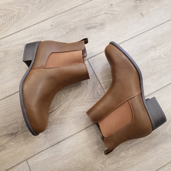 extra wide chelsea boots